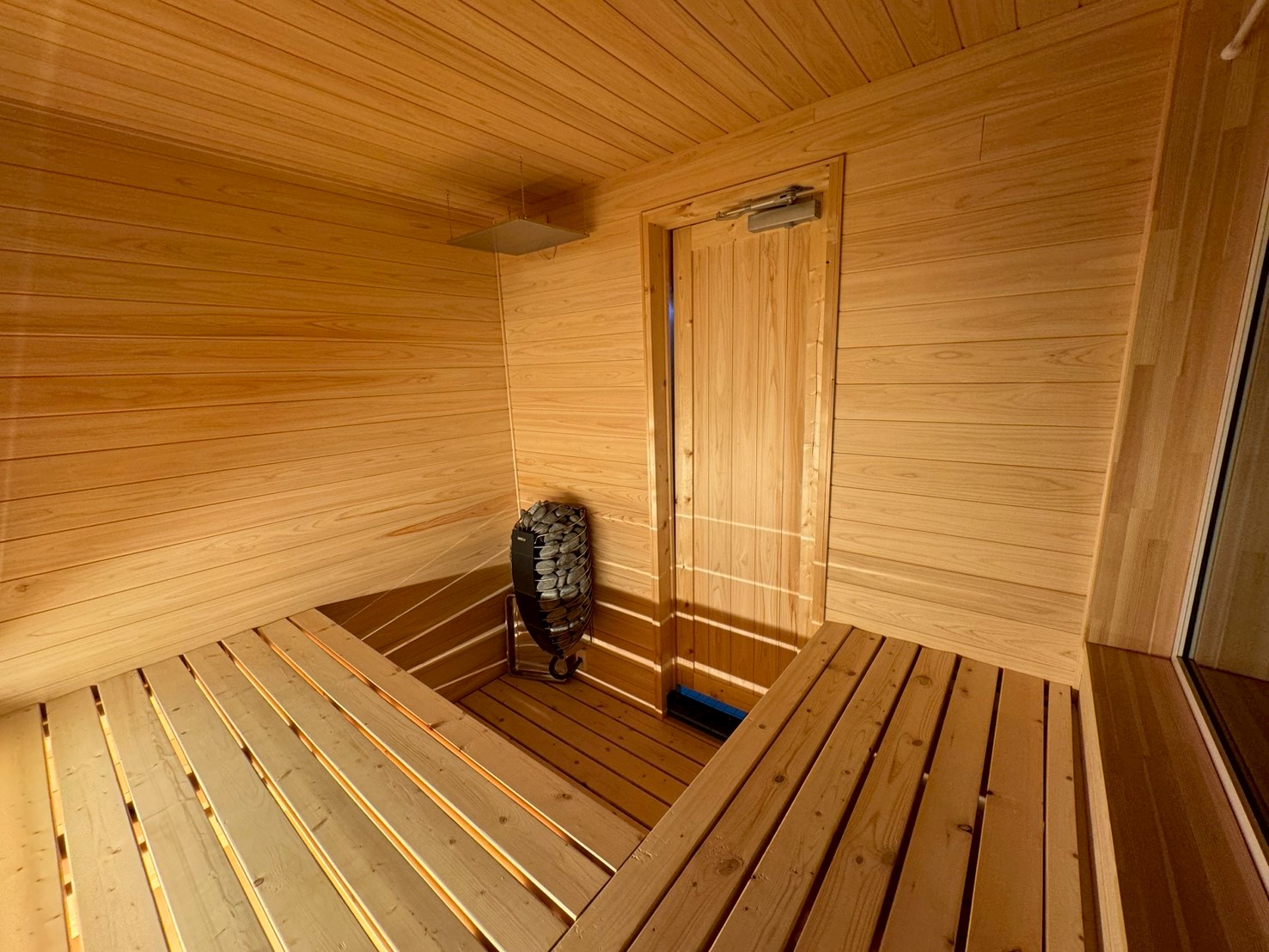 翠嵐棟 サウナ室 広角